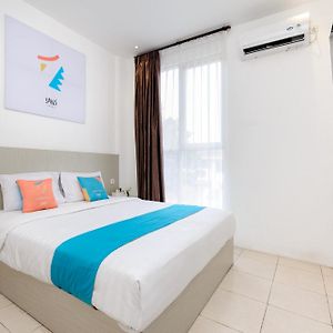Sans Hotel La Vida Malang